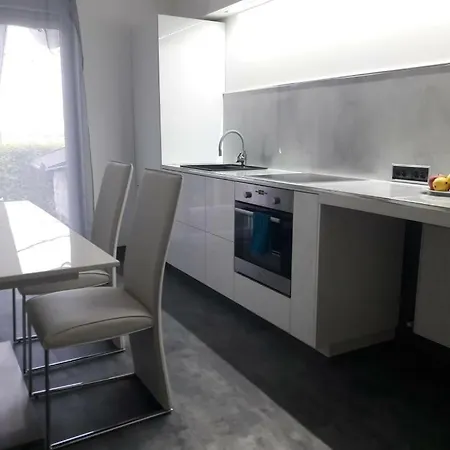 White Apartman
