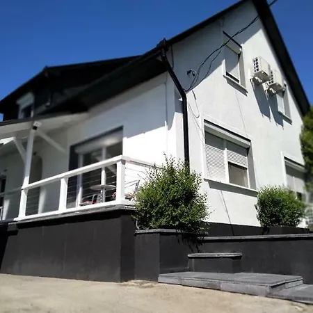 White Apartman